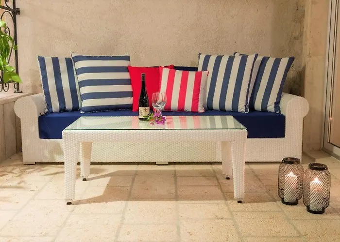 Enticing Sunset With Magnificent Sea Views Vila