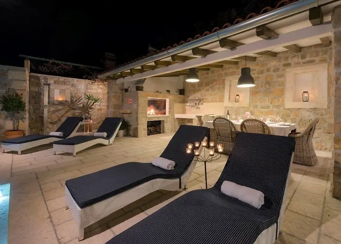 Enticing Sunset With Magnificent Sea Views Vila